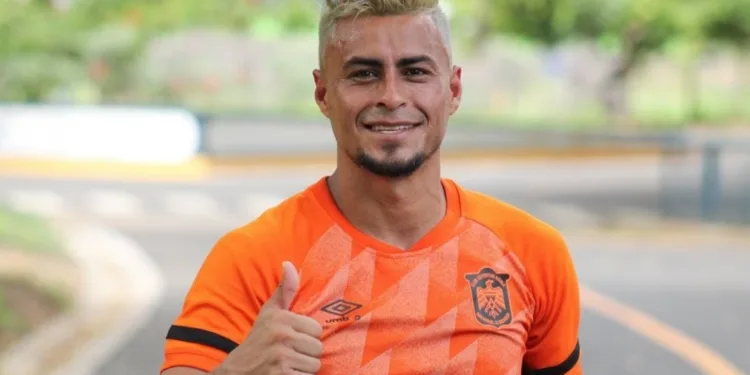 Policía detiene a futbolista salvadoreño acusado de agresiones sexuales