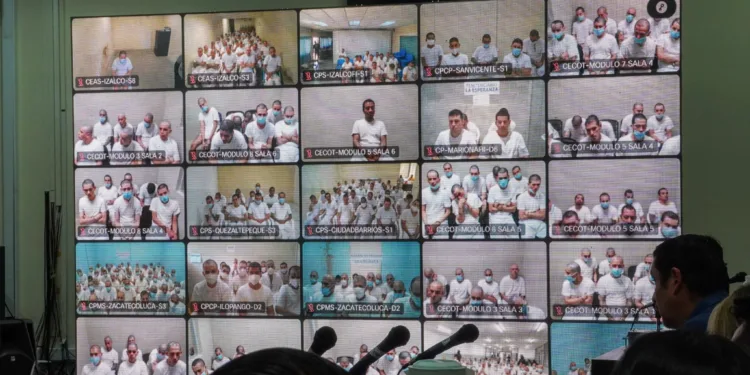 Tribunal ordena que sigan presos 403 cabecillas de pandilla MS-13 en El Salvador