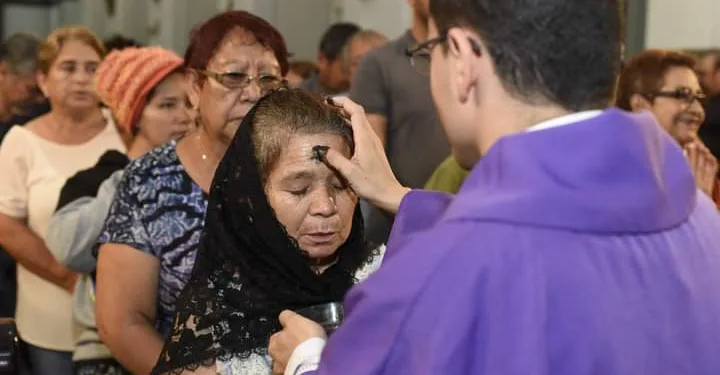 Católicos centroamericanos cumplen con fe el inicio de la Cuaresma