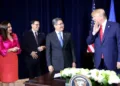 Juan Orlando Hernández junto a Donald Trump en un encuentro en 2019. La esposa de Hernández, de rojo, fue elogiada también por el entonces mandatario estadounidense.