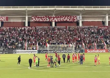 El club esteliano saluda a sus aficionados tras el triunfo sobre el América 2-1.