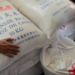 Esta imagen del periódico salvadoreño El Diario de Hoy, mostraba arroz donado por China siendo entregado en la campaña electoral.