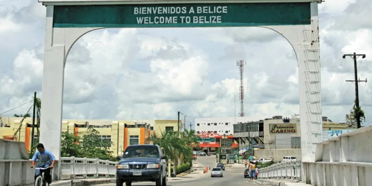 Belice elimina el impuesto de salida a turistas de cinco estados de México