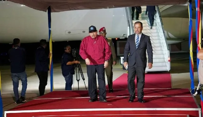 Daniel Ortega aparece en cumbre de dictadores e izquierdistas en Venezuela