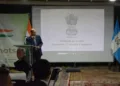 El embajador de India en Guatemala, Dr Manoj Mohapatra, durante una exposición de oportunidades comerciales.