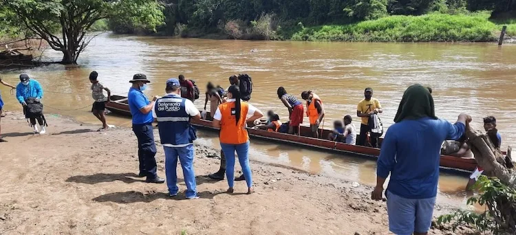 Migrantes atravesando la Selva del Darién./Foto Defensoría del Pueblo.