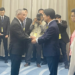El primer ministro beliceño, John Briceño, saluda al nuevo mandatario taiwanés Lai Ching-te el pasado 20 de mayo en Taipei.