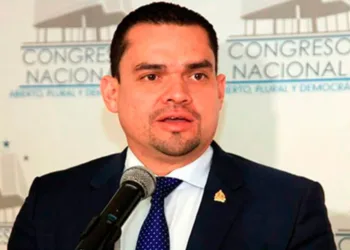 Diputado opositor dice que gobierno de Xiomara Castro busca imponer dictadura al estilo Venezuela