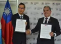 Miguel Li Jey Tsao, embajador de Taiwán en Guatemala y Óscar Cordón, ministro de Salud.