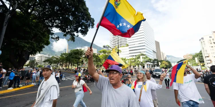 Venezolanos protestas en las calles por el cuestionado resultado electoral que le da la victoria a Nicolás Maduro.