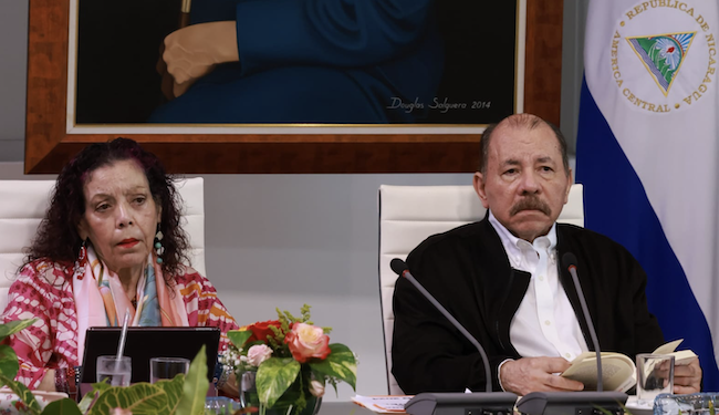 Rosario Murillo y Daniel Ortega, la pareja de dictadores que gobierna Nicaragua.