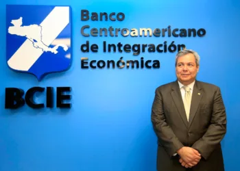 El hondureño Dante Mossi, quien estuvo al frente del BCIE de 2018 a 2023, fue apodado como "El banquero de la dictadura", por los apoyos financieros ak régimen nicaragüense durante su gestión en el multilateral