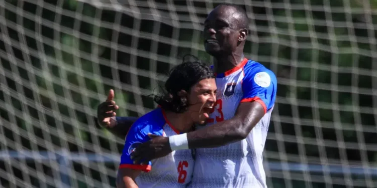 Jugadores de Belice festejan este martes 10 de septiembre en triunfo ante Anguila, en la Liga de Naciones de la Concacaf.