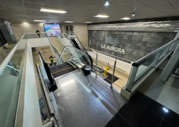 Instalan las gradas eléctricas y elevadores en Aeropuerto La Aurora, pero aún no funcionan el público