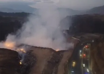 Guatemala controla parcialmente incendio en vertedero mientras calidad del aire mejora