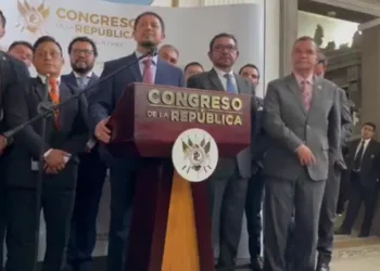Congreso de Guatemala suspende el aumento salarial a diputados tras presiones sociales