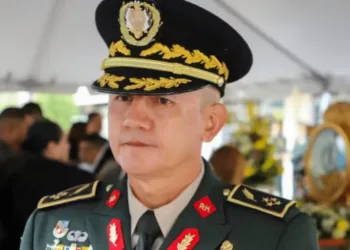 Cuestionado jerarca militar hondureño niega vinculación política a pesar de decantarse por el oficialismo