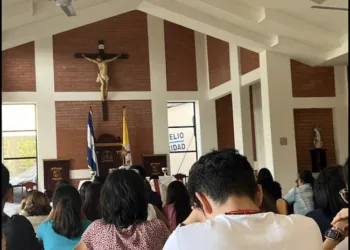 Policía de Ortega obliga a sacerdotes a informar sobre el contenido de sus homilías, revela informe