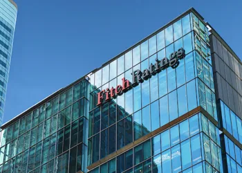Fitch mantiene calificación de El Salvador en ‘B-’ con perspectiva estable