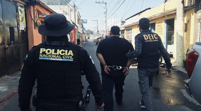 Más de 50 detenidos en 100 allanamientos para combatir extorsiones y sicariato en Guatemala