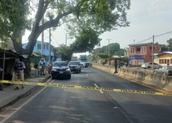 Guatemalteco muere a tiros tras atacar a policías en El Salvador