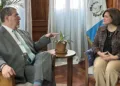 Presidente de Guatemala corrige la tarea a su vice y ordena que le reduzcan los gastos