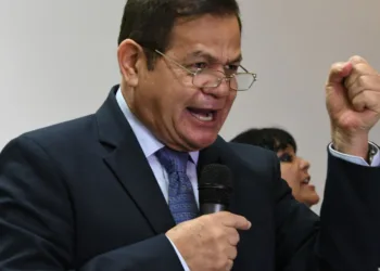 Gobierno de Honduras incrementa a más de $100 mil recompensa por general retirado Romeo Vásquez Velásquez