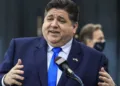 Illinois impone sanciones contra El Salvador por colaborar en deportación irregular de migrante
