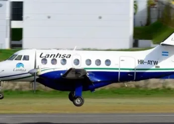 Honduras suspende operaciones de Lanhsa tras accidente aéreo en Roatán