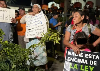 Bukele propone Ley de Agentes Extranjeros con impuesto del 30 % a ONG tras protesta por desalojo