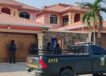 El Ministerio Público de Honduras allana sede política de exalcalde Calidonio en operativo contra red criminal