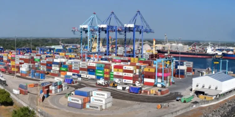 Gobierno impulsa diseño de nuevos muelles en Puerto Quetzal y rechaza rumores de cesión a China