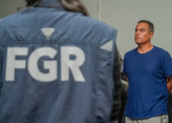 Exdiplomático peruano es extraditado a El Salvador por intento de feminicidio