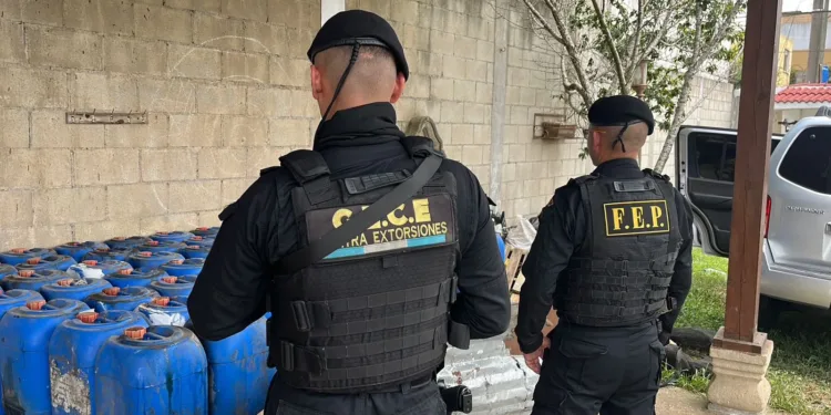 Desmantelan narcolaboratorio en Guatemala: cuatro capturados, droga y armas incautadas