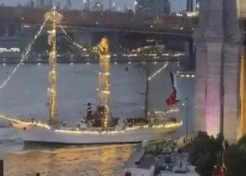 Al menos 35 heridos tras choque del buque Cuauhtémoc contra el Puente de Brooklyn; continúan labores de rescate