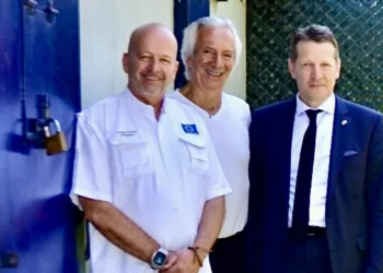Embajadores europeos visitan en prisión al periodista guatemalteco José Rubén Zamora