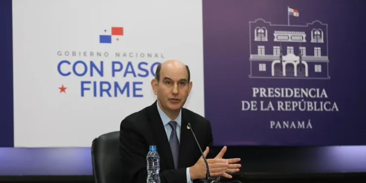 Ministro de Economía de Panamá advierte que derogar reforma Seguro Social pondría en riesgo pensiones y empleos