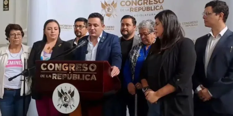 Diputados del partido oficialista de Guatemala muestran división tras propuesta de nuevo partido