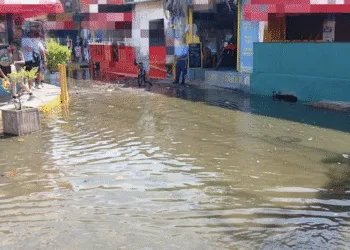 El Salvador y Honduras en alerta por fuerte oleaje en el Pacífico