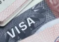 EE.UU. suspende entrevistas para visas estudiantiles por revisión en redes sociales