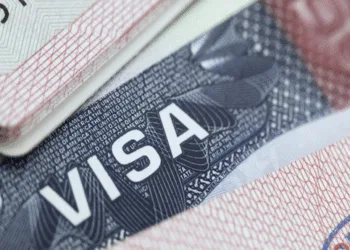 EE.UU. suspende entrevistas para visas estudiantiles por revisión en redes sociales