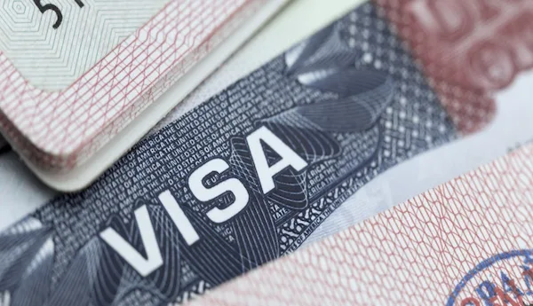EE.UU. suspende entrevistas para visas estudiantiles por revisión en redes sociales