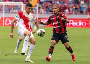 Final sin brillo y con tensión en Costa Rica: Alajuelense y Herediano empatan sin goles