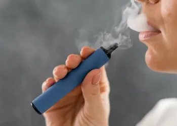 Panamá prohíbe desde agosto de 2025 vapeo en lugares públicos y su exhibición en tiendas
