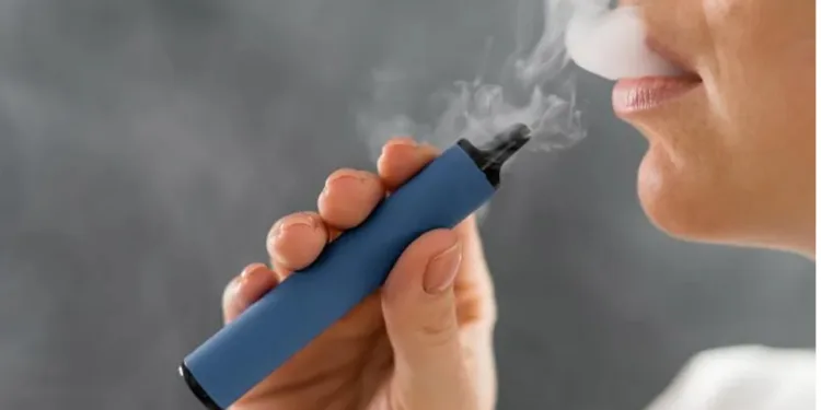 Panamá prohíbe desde agosto de 2025 vapeo en lugares públicos y su exhibición en tiendas