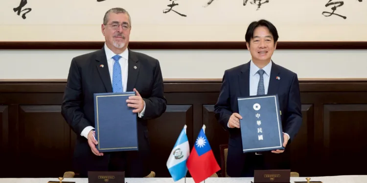 Presidente guatemalteco comparte  optimismo por resultados de su gira por Taiwán