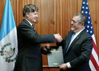 Arévalo y el subsecretario de Estado de EEUU refuerzan alianza estratégica con foco en seguridad, migración y economía