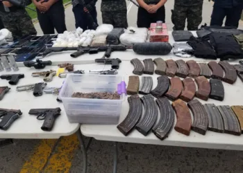 Decomisan armas, droga y equipos prohibidos en una prisión hondureña
