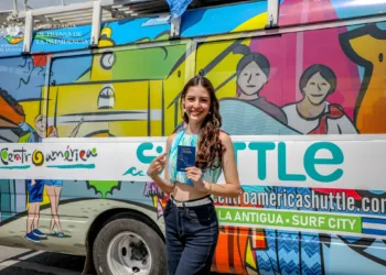 Empresarios participan en una rueda de negocios para conectar Antigua Guatemala y Surf City
