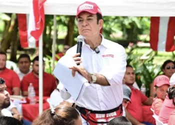 Honduras: Candidato presidencial liberal asegura tener ventaja de 10 puntos y afirma que “el narcofamilión está reventado”